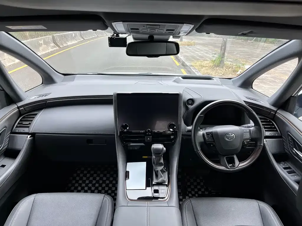 Toyota Alphard — фото 4