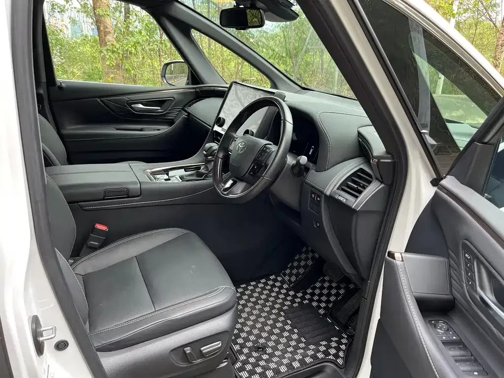Toyota Alphard — фото 5