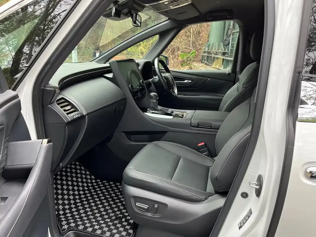 Toyota Alphard — фото 7