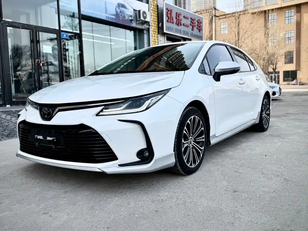 Toyota Corolla — фото 1