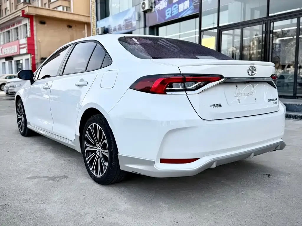 Toyota Corolla — фото 4