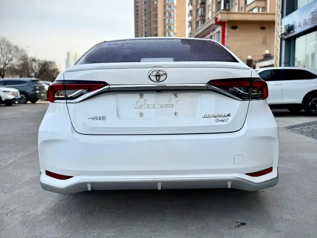 Toyota Corolla — фото 5