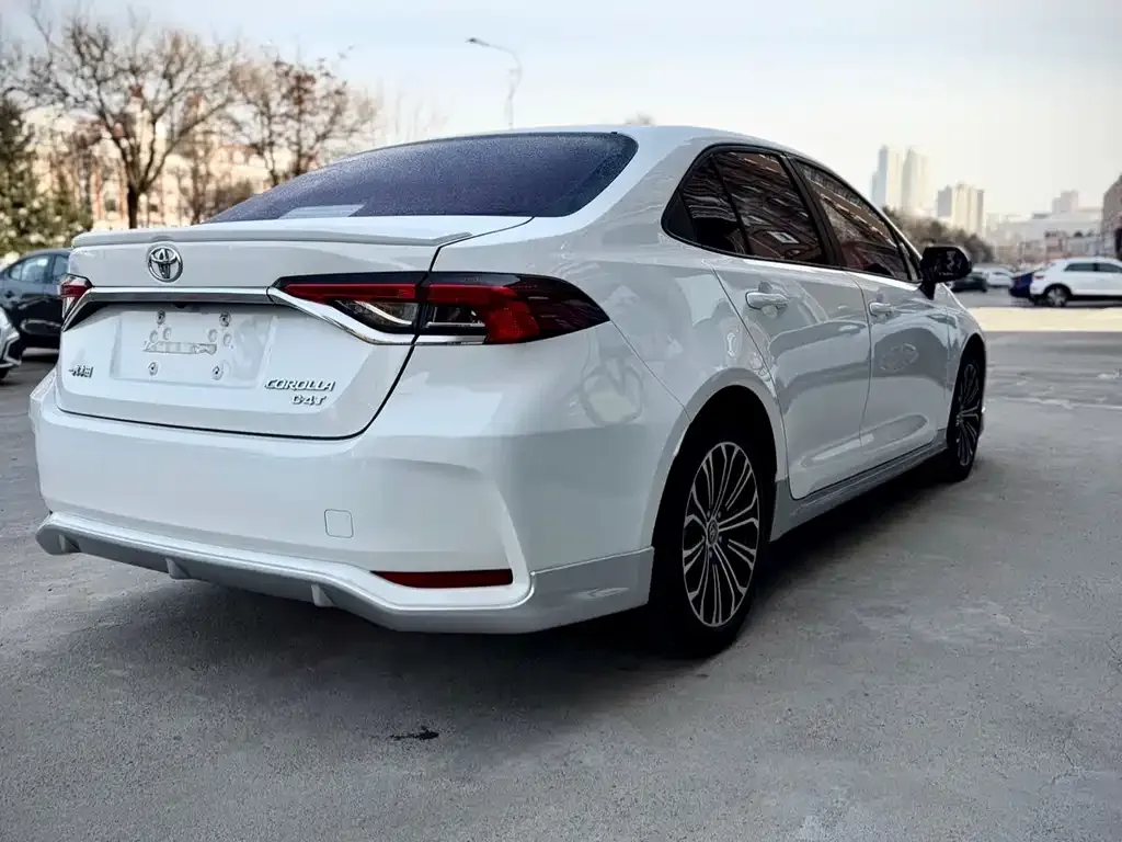 Toyota Corolla — фото 6