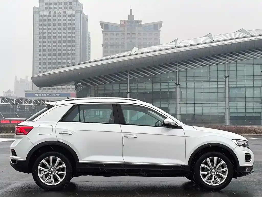 Volkswagen T-Roc — фото 5