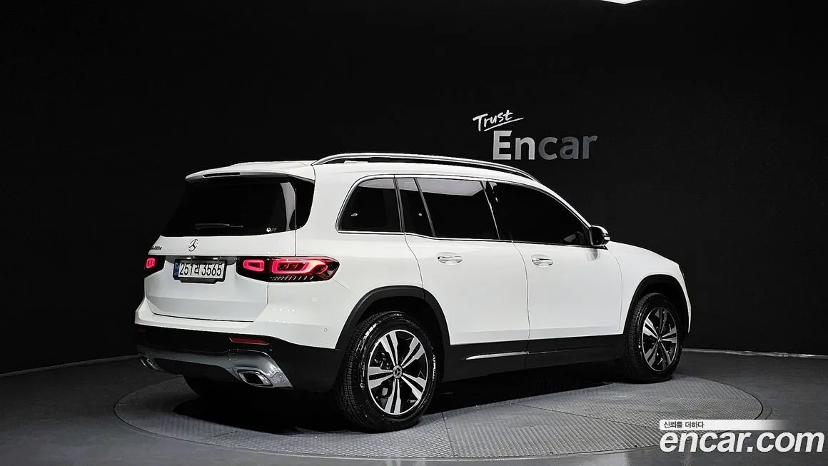 Mercedes-Benz GLB-Class — фото 2
