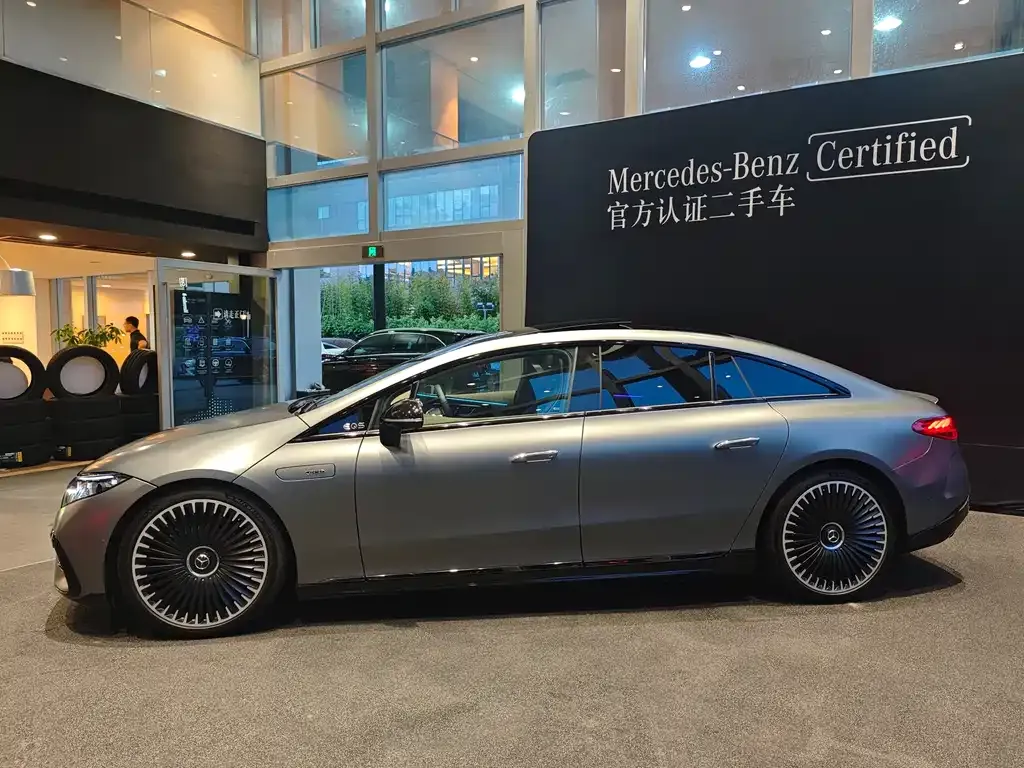 Mercedes-Benz EQS AMG — фото 3