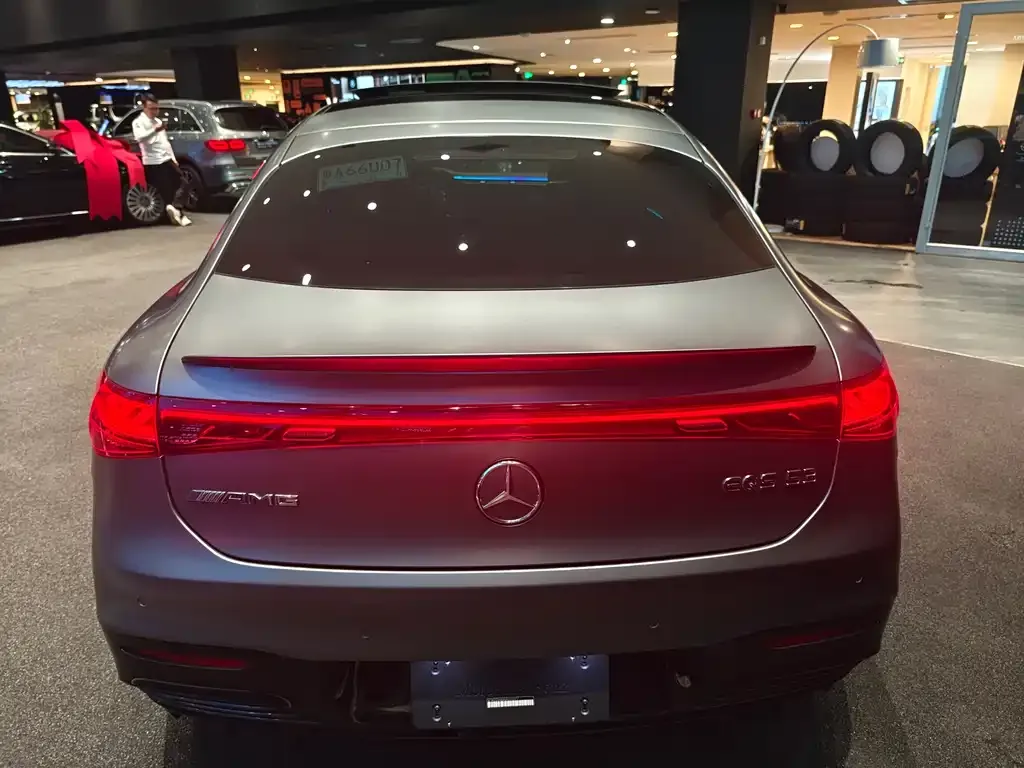 Mercedes-Benz EQS AMG — фото 8