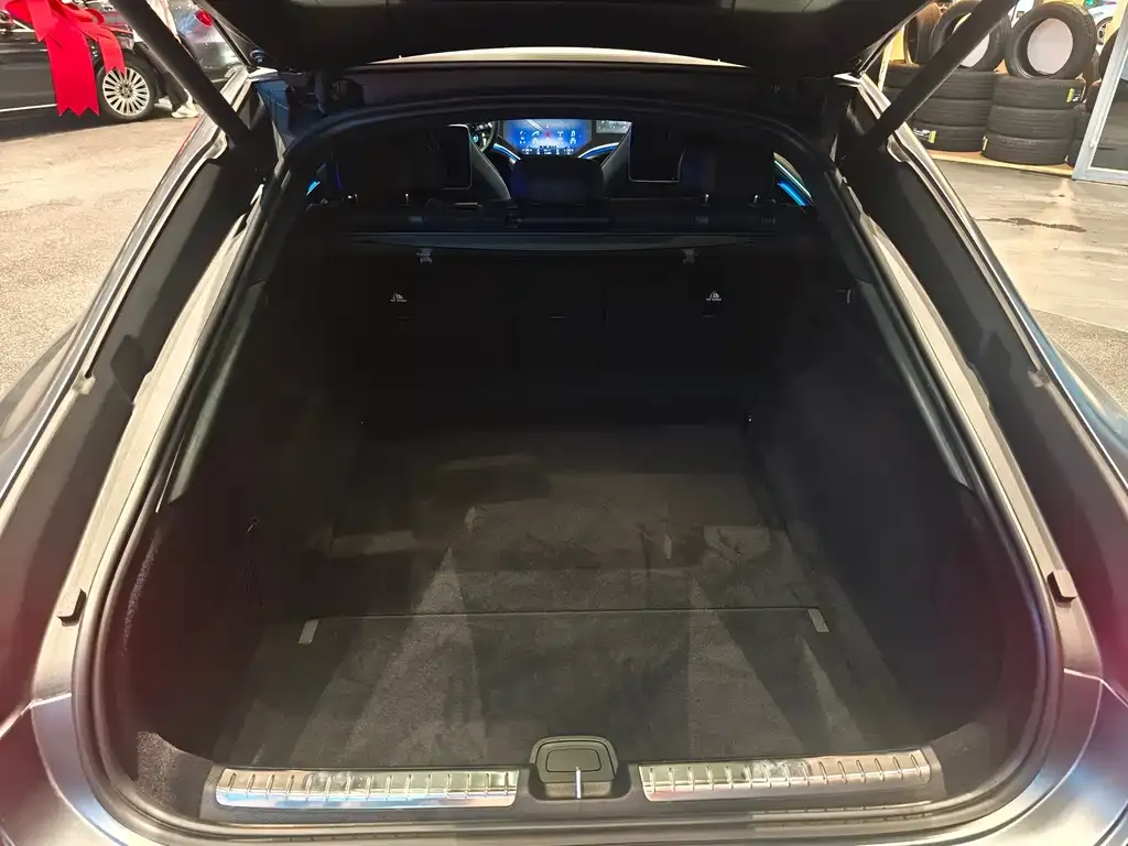 Mercedes-Benz EQS AMG — фото 9