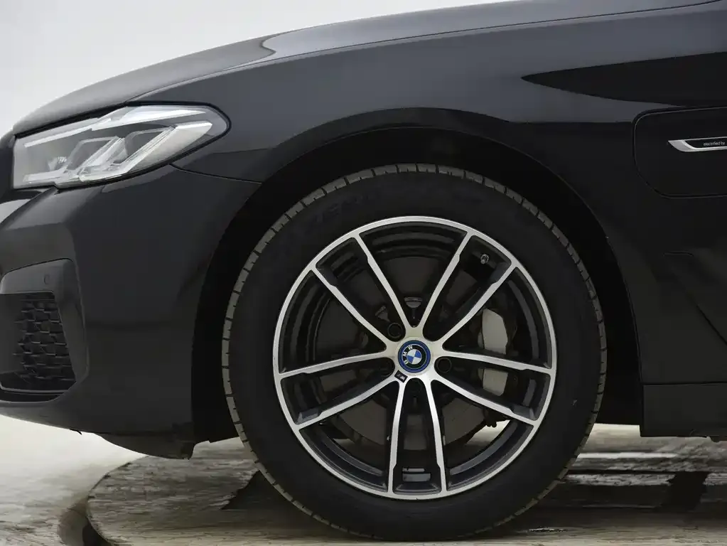 BMW 5 Series New Energy — фото 8