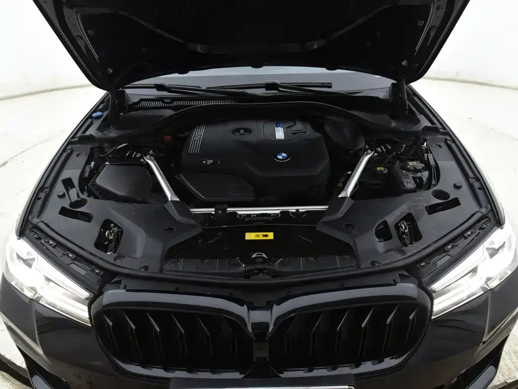 BMW 5 Series New Energy — фото 9