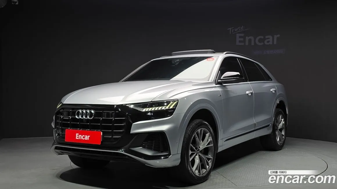 Audi Q8 — фото 1