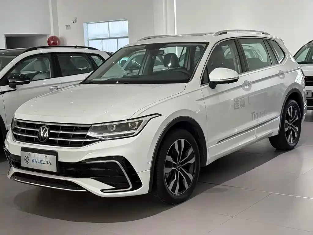Volkswagen Tiguan L — фото 1