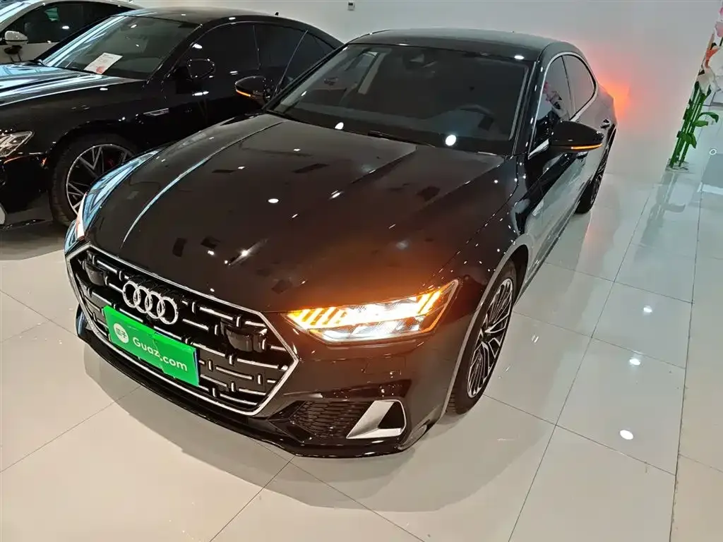 Audi A7L — фото 1