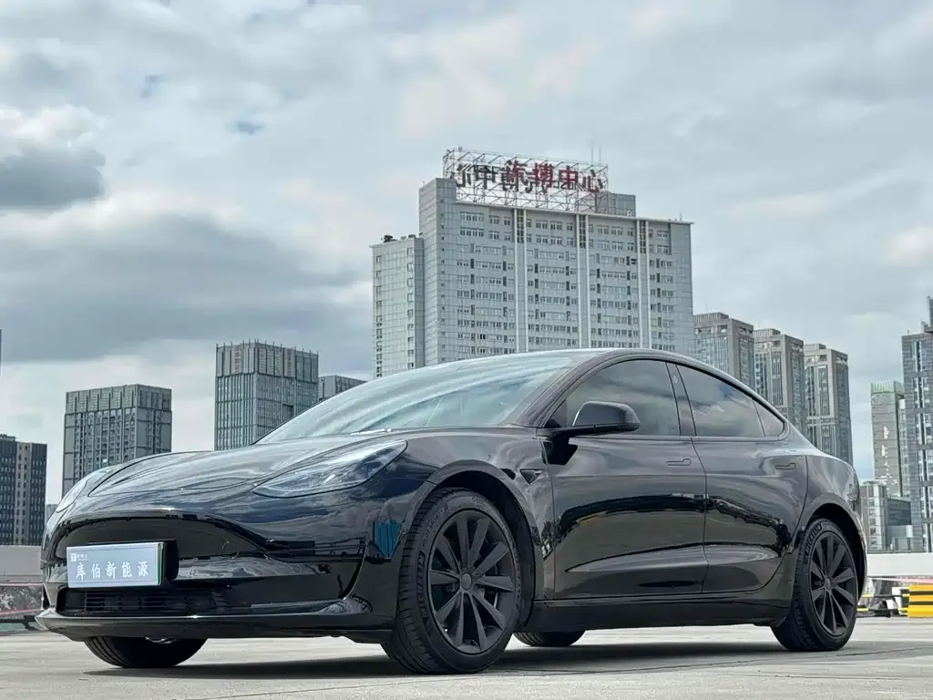 Tesla Model 3 — фото 1