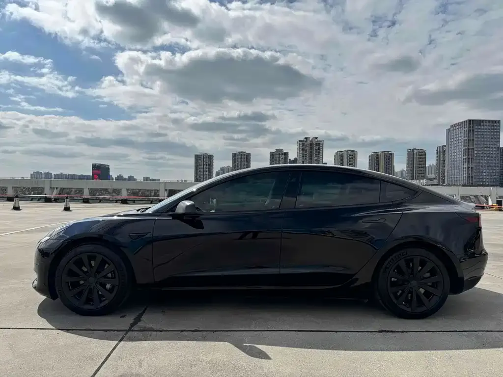 Tesla Model 3 — фото 4