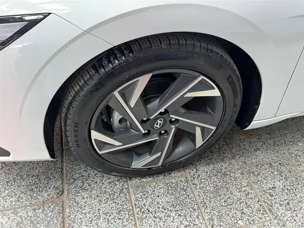 Hyundai Elantra — фото 5