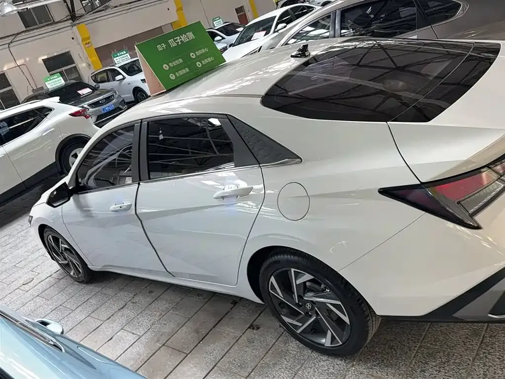 Hyundai Elantra — фото 6