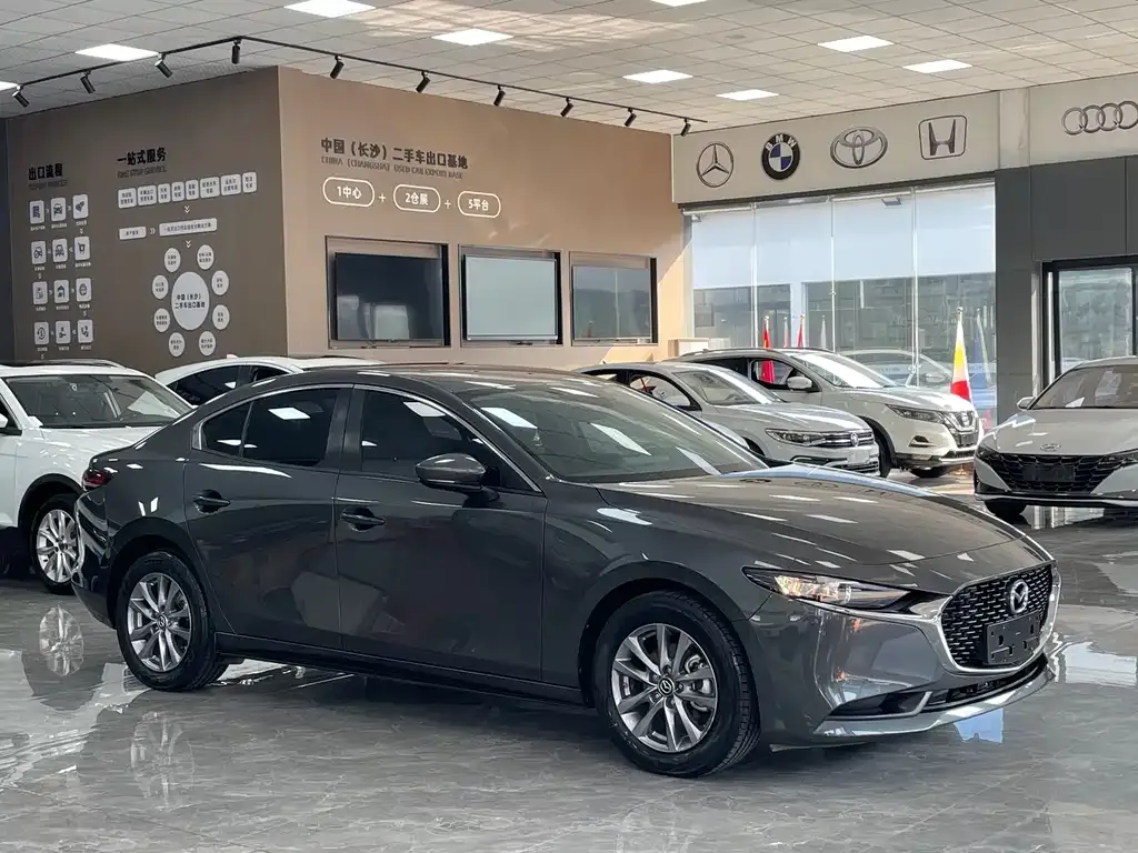 Mazda 3 Axela — фото 3
