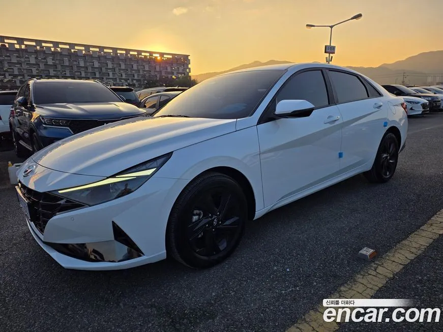 Hyundai AVANTE — фото 1