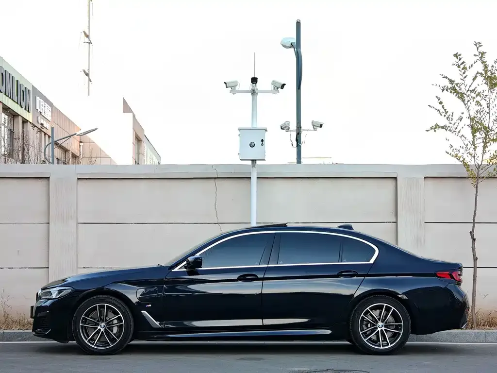 BMW 5 Series New Energy — фото 3