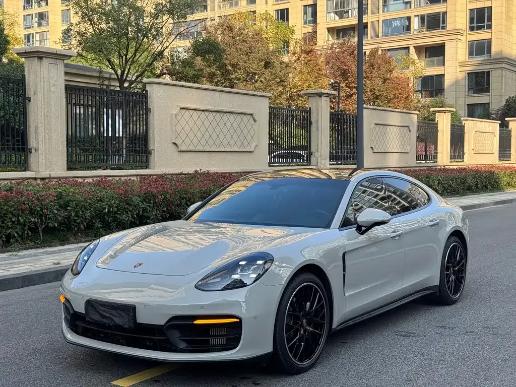 Porsche Panamera — фото 1