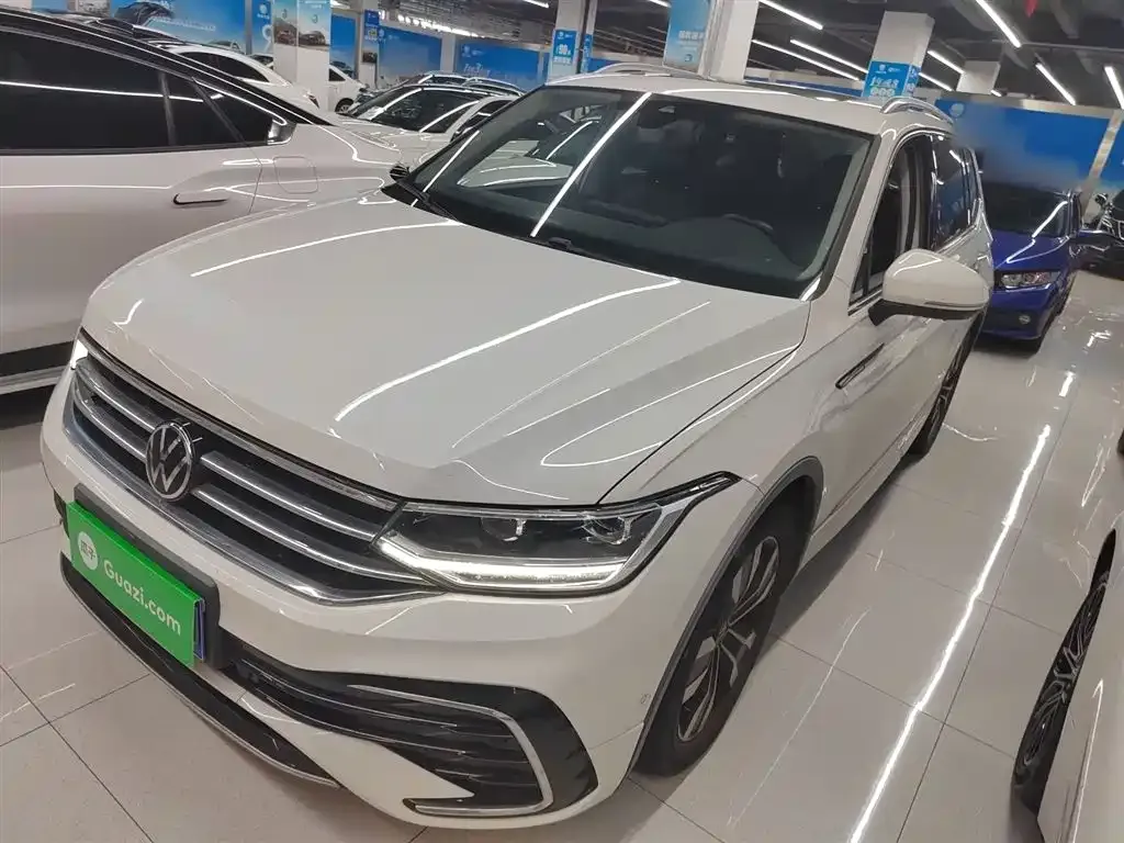 Volkswagen Tiguan L — фото 1