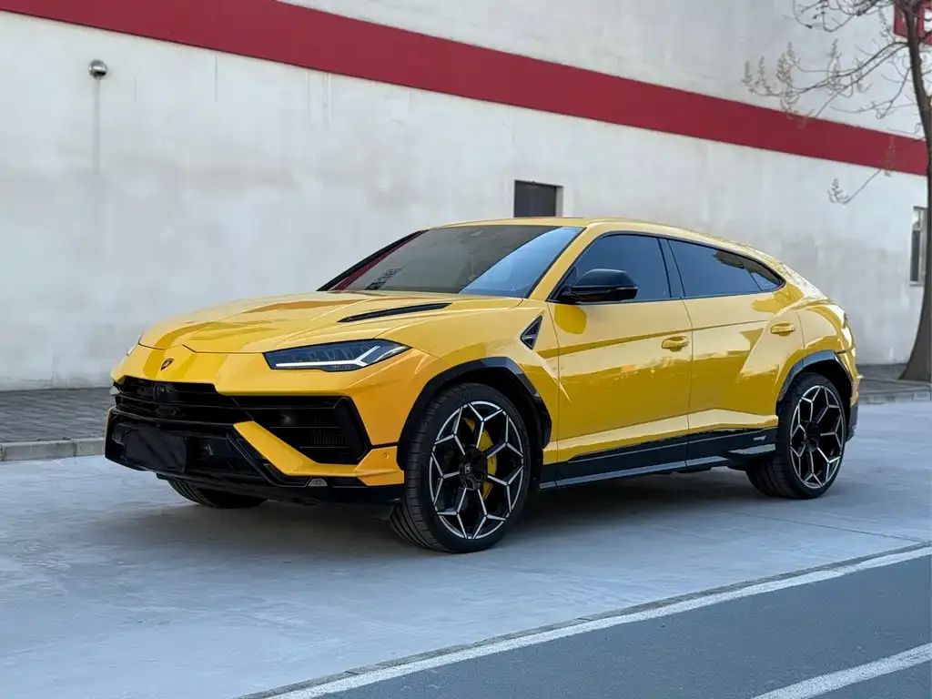 Lamborghini Urus — фото 1