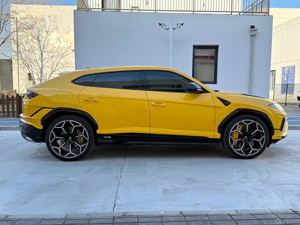 Lamborghini Urus — фото 3