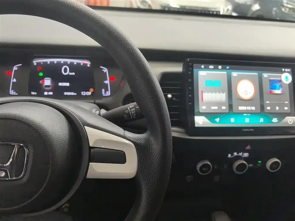 Honda Fit — фото 10