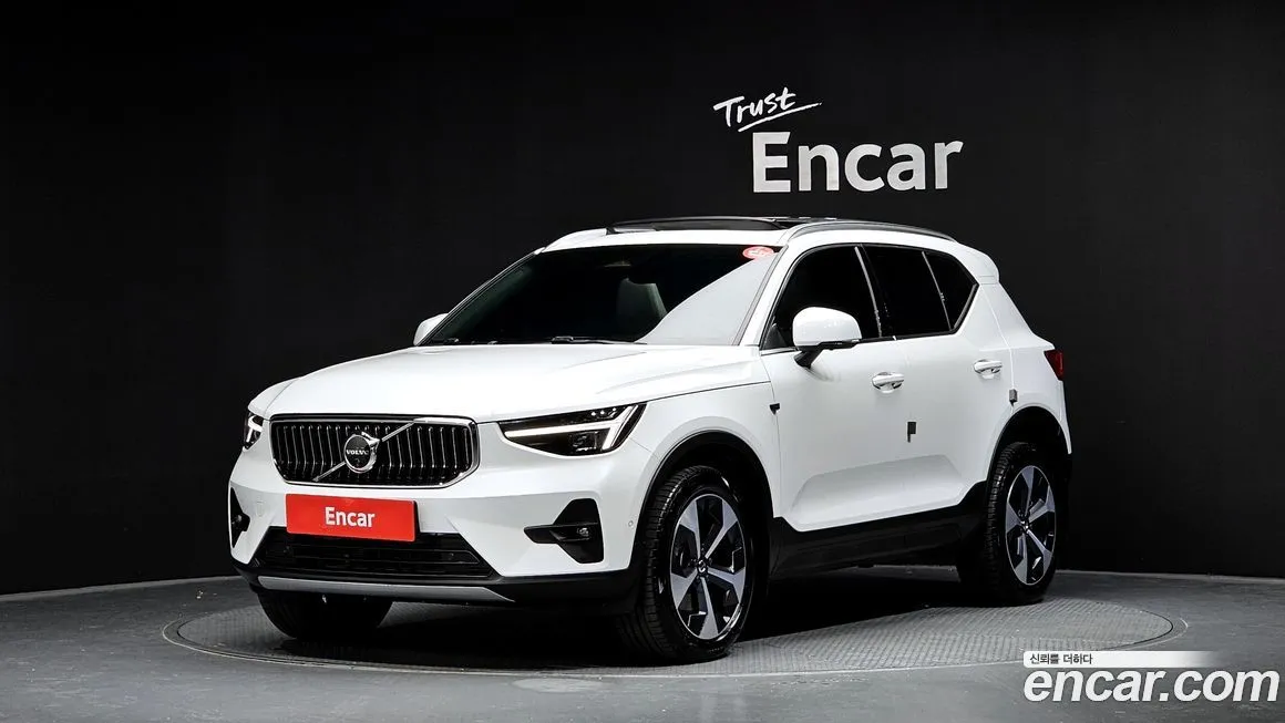 Volvo XC40 — фото 1