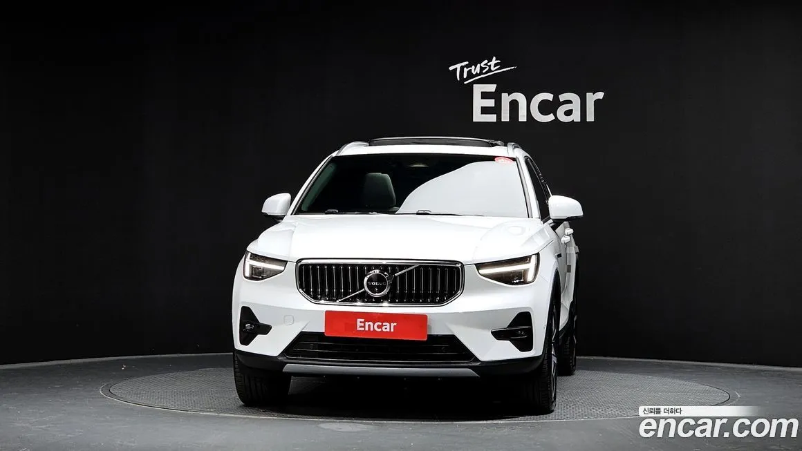 Volvo XC40 — фото 3