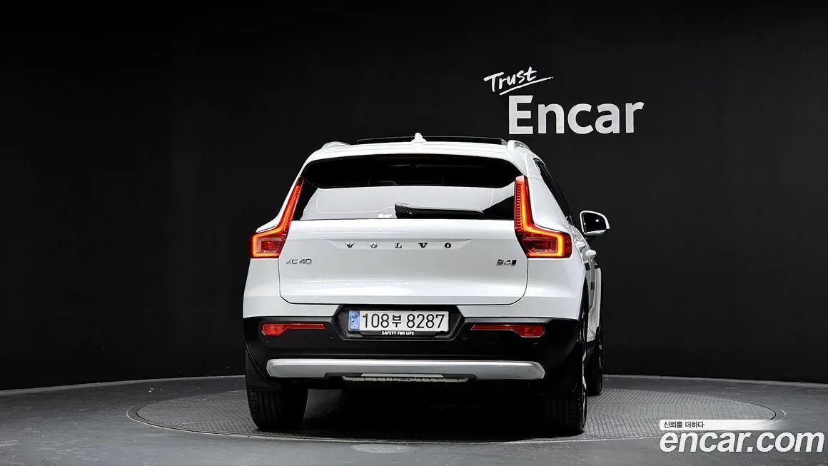 Volvo XC40 — фото 4