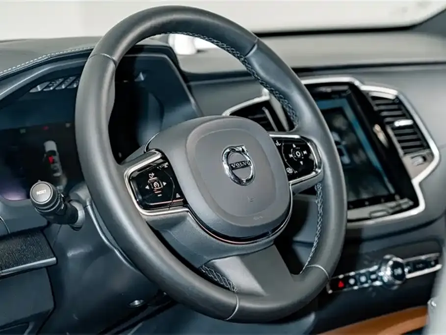 Volvo XC90 — фото 10