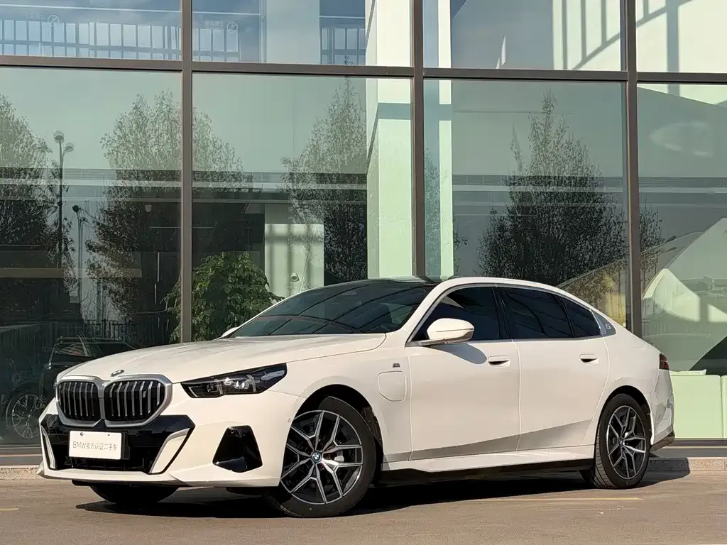 BMW i5 — фото 1