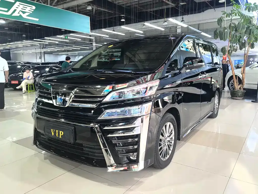Toyota Vellfire — фото 1