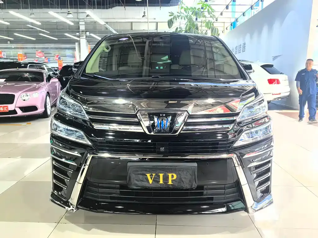 Toyota Vellfire — фото 2