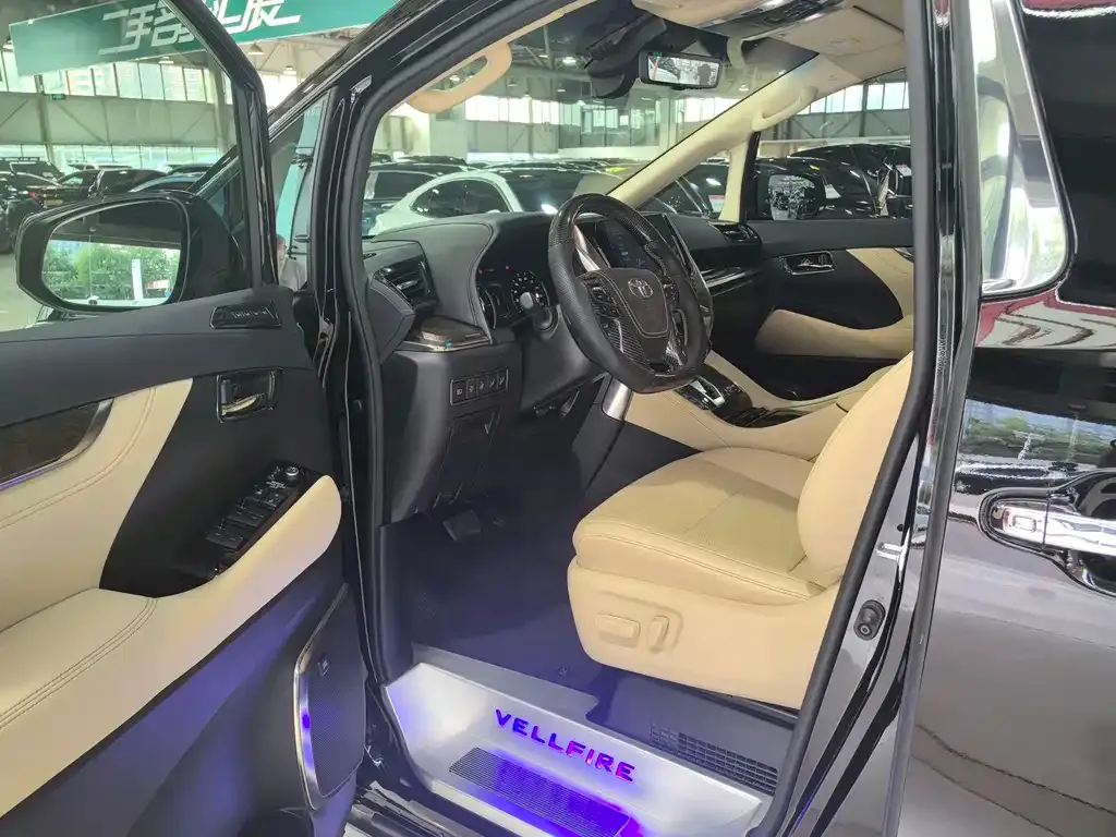 Toyota Vellfire — фото 5