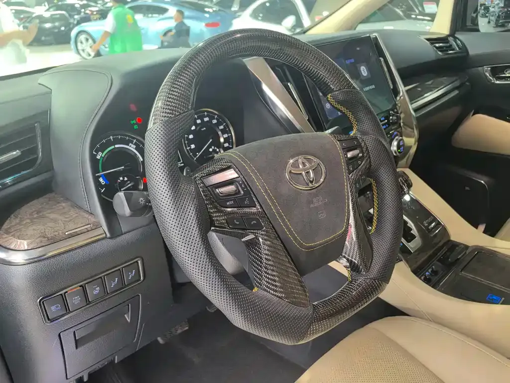 Toyota Vellfire — фото 6