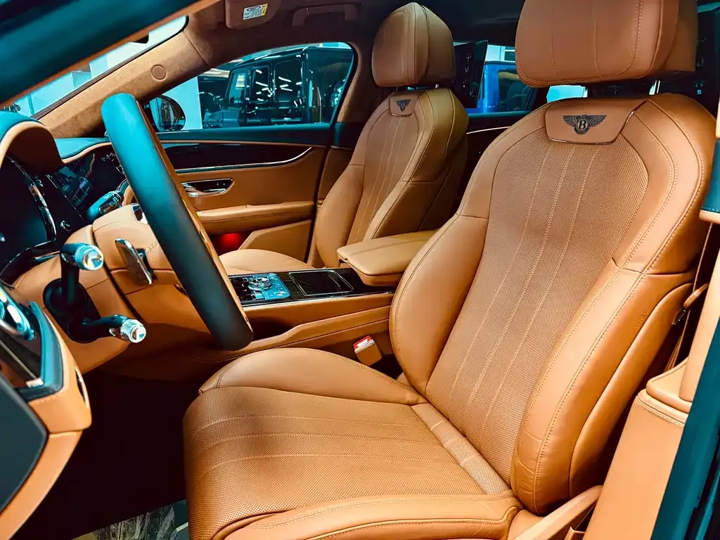 Bentley Flying Spur PHEV — фото 10