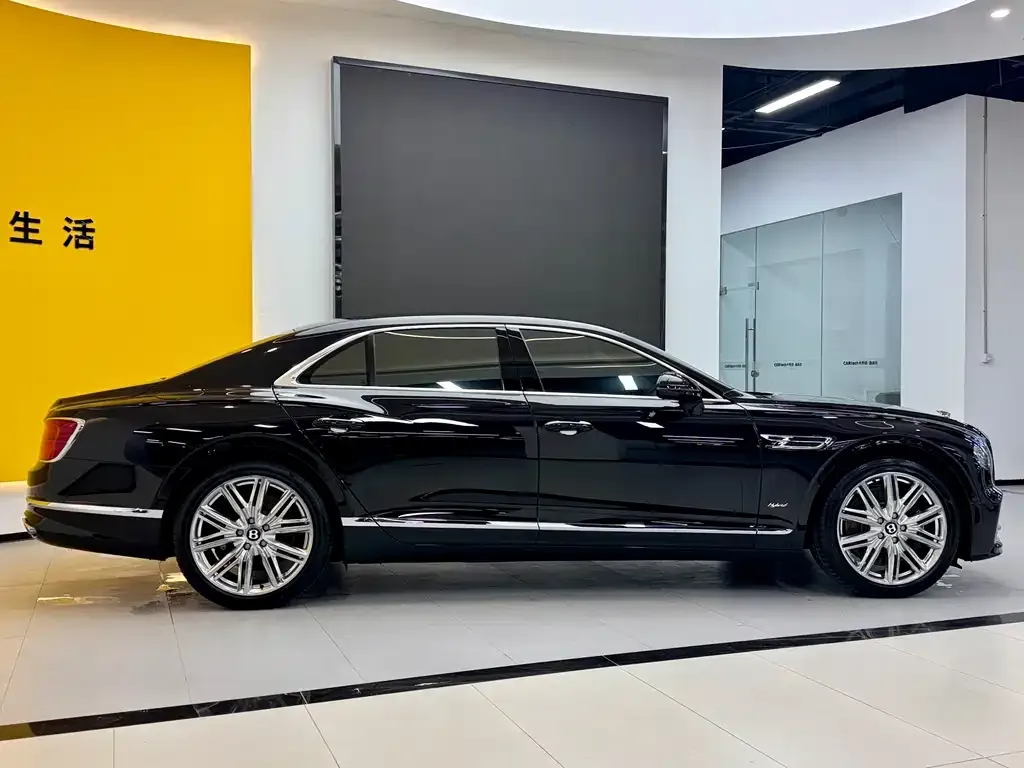 Bentley Flying Spur PHEV — фото 4
