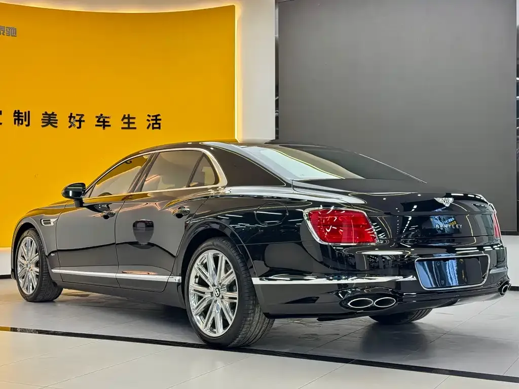 Bentley Flying Spur PHEV — фото 5