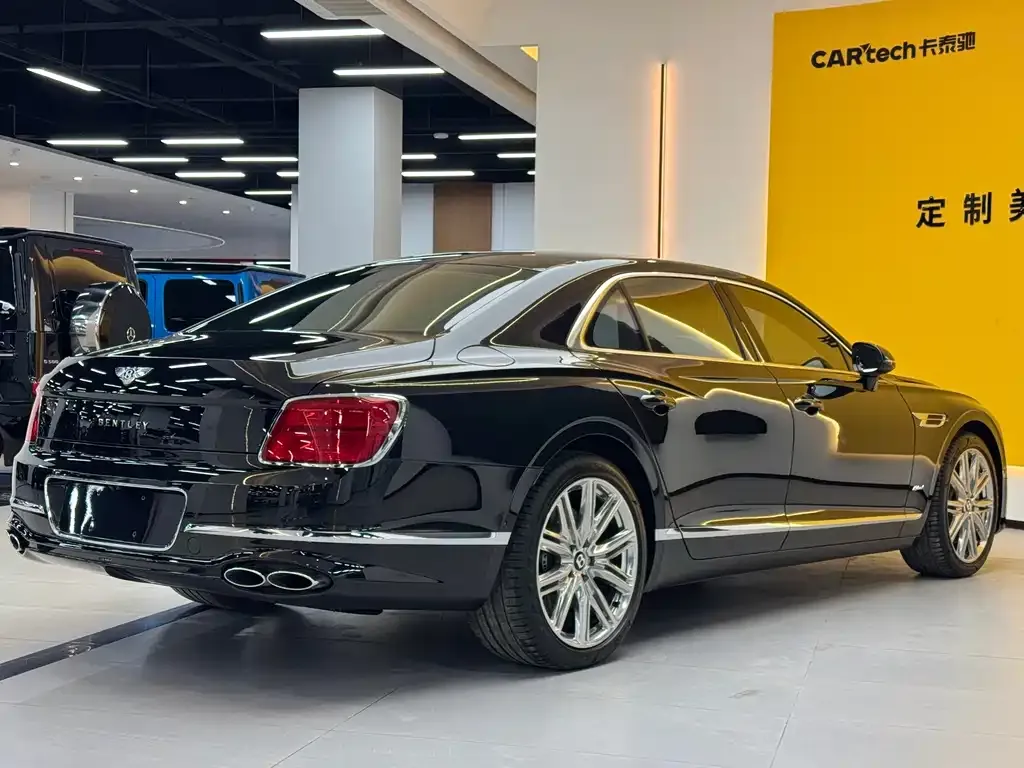 Bentley Flying Spur PHEV — фото 7