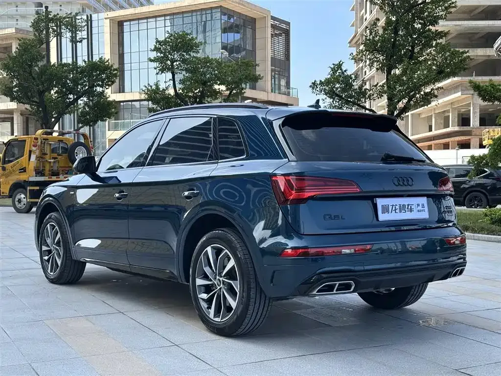 Audi Q5L — фото 8