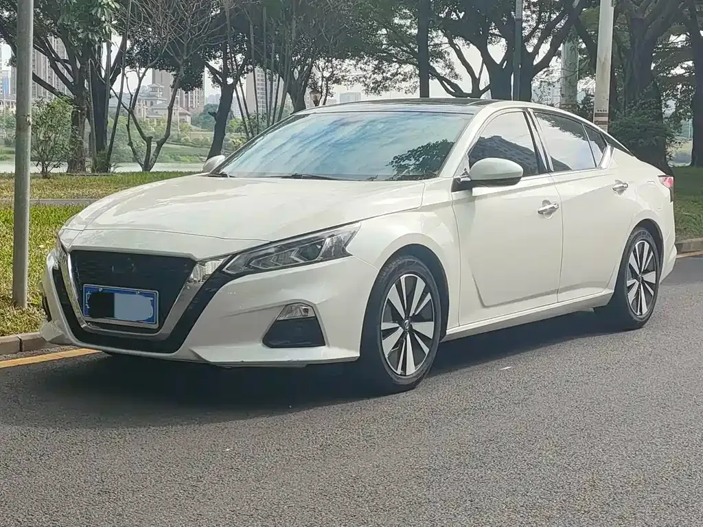Nissan Teana — фото 1