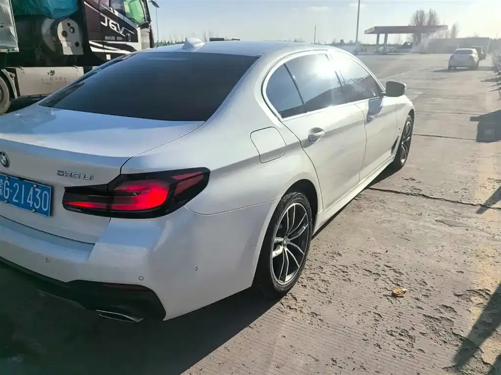 BMW 5 Series — фото 10