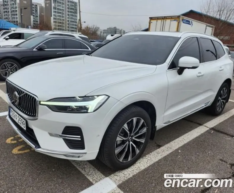 Volvo XC60 — фото 1