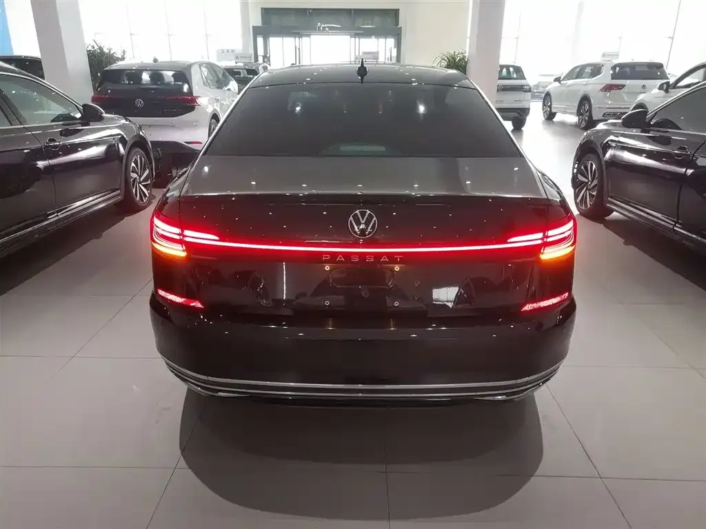 Volkswagen Passat — фото 6