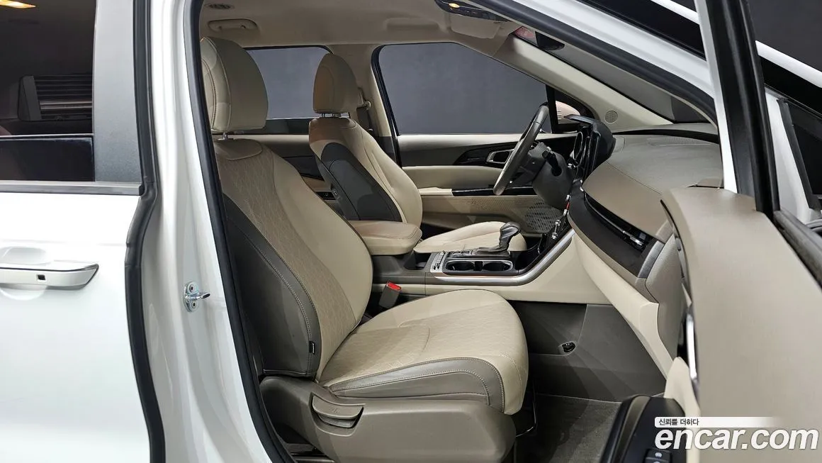 Kia Carnival — фото 10