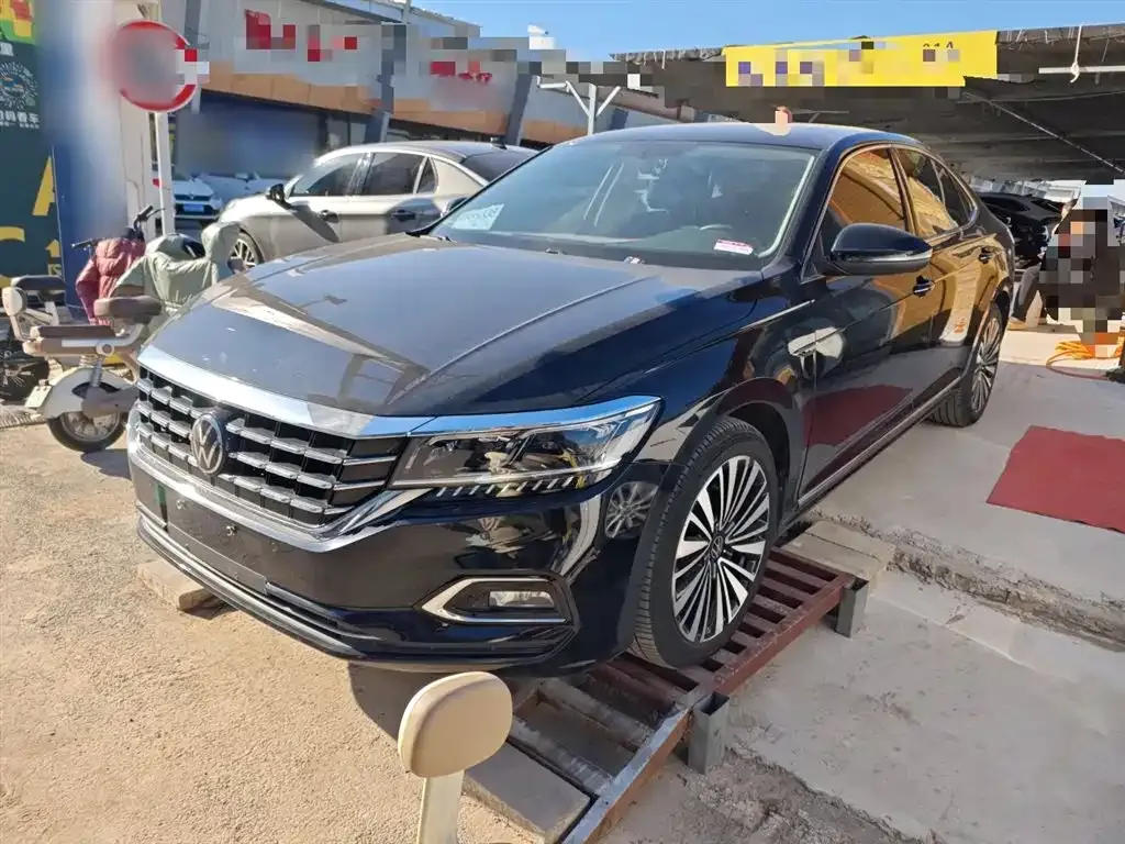 Volkswagen Passat — фото 1