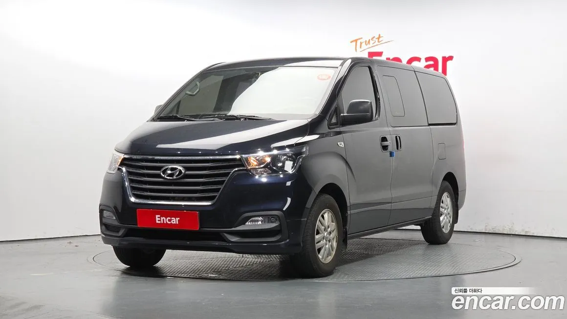 Hyundai Starex — фото 1